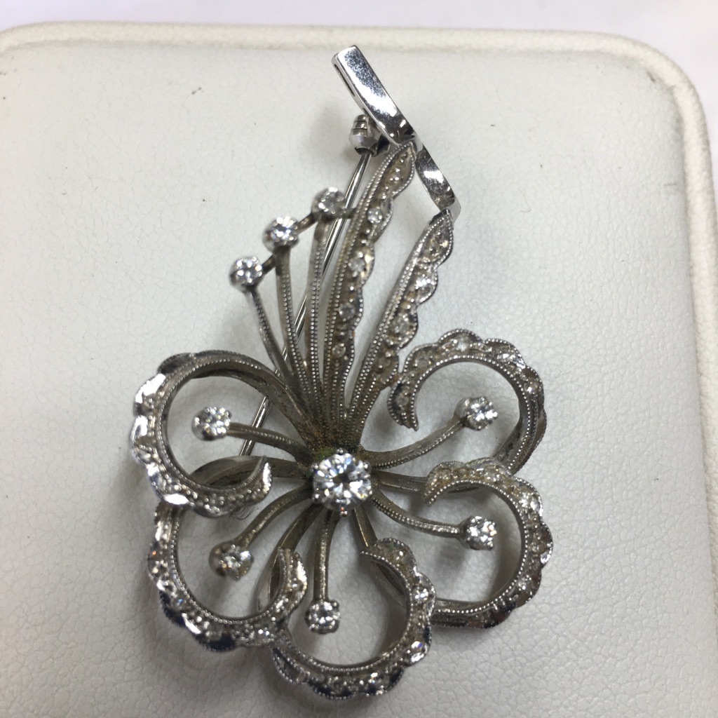 18k White Gold Diamonds Brooch